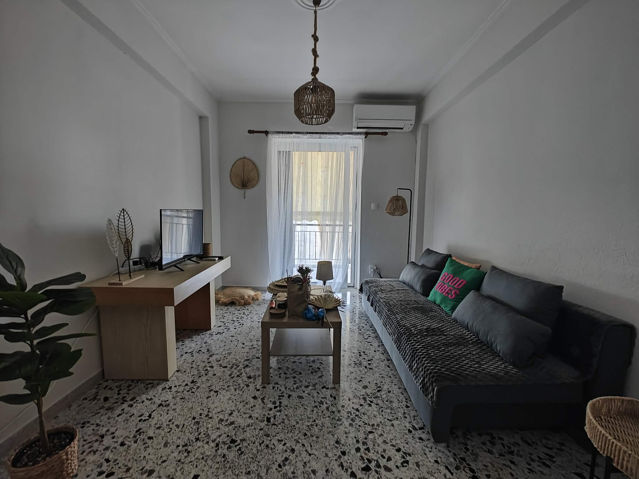 Cozy Seaside Apartment photo 8