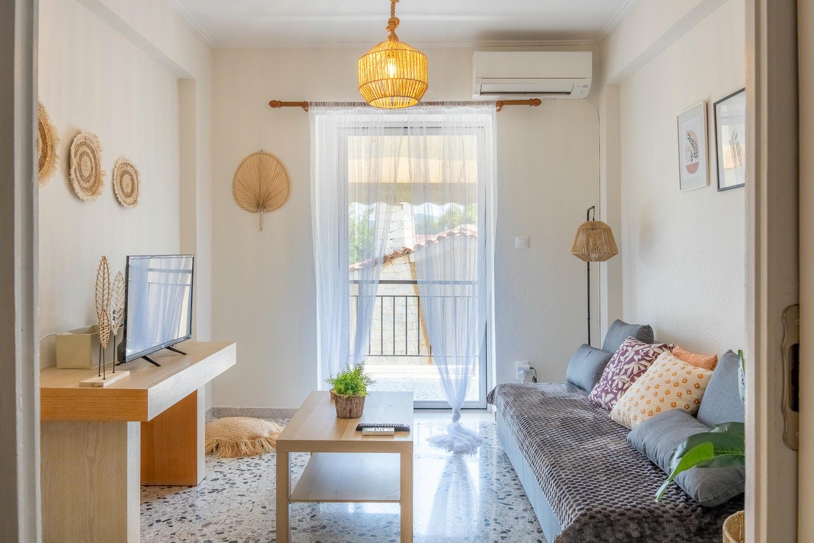 Cozy Seaside Apartment photo 2