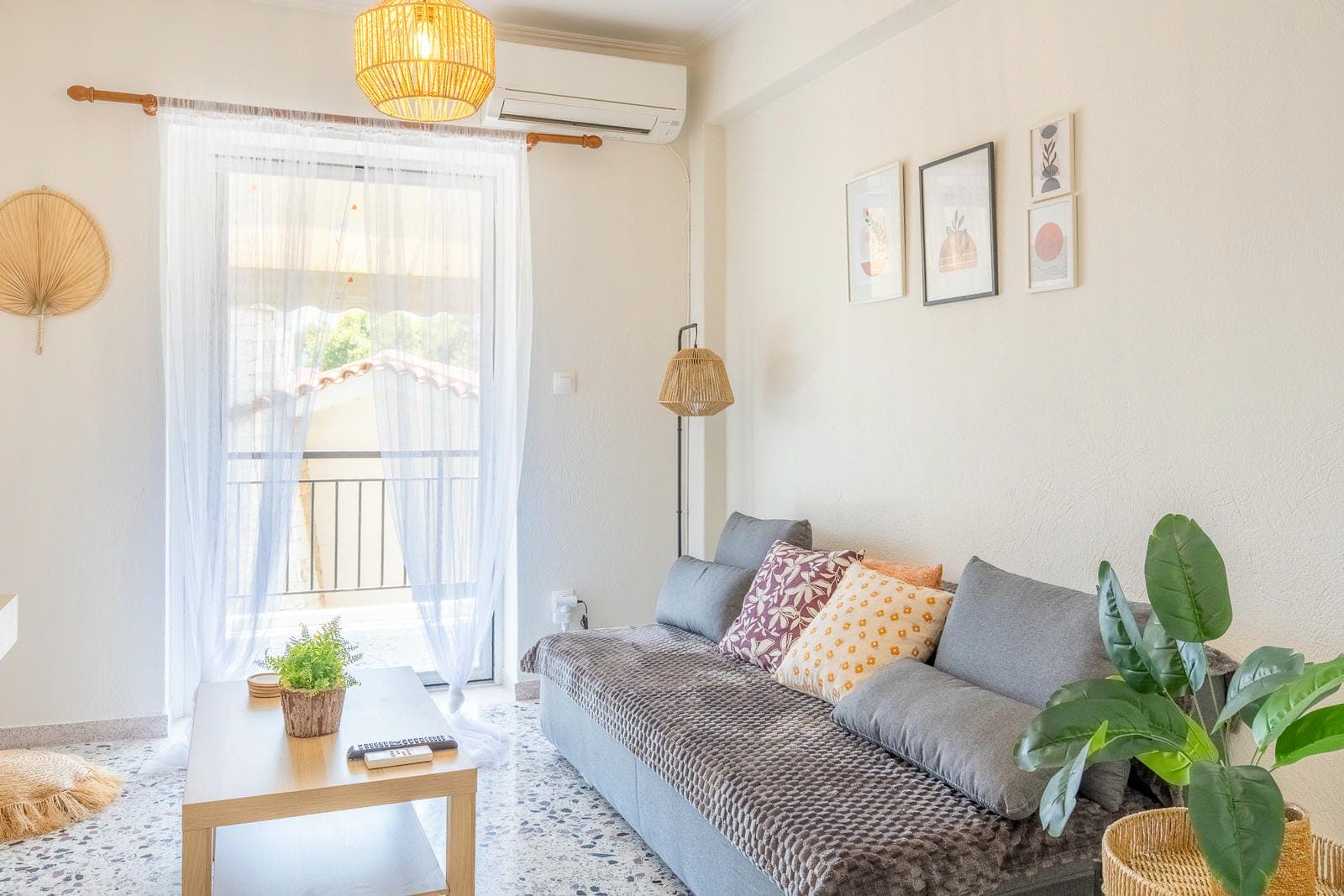 Cozy Seaside Apartment photo 3